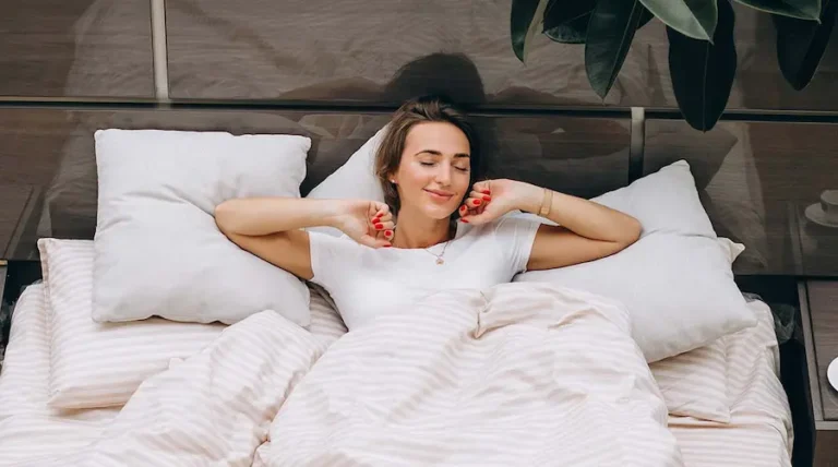 10 señales que dormir sin almohada está afectando tu salud